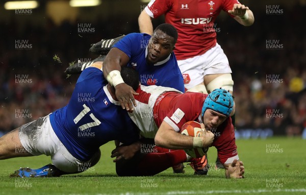 220220 - Wales v France, Guinness Six Nations Championship 2020 - Justin Tipuric of Wales is tackled