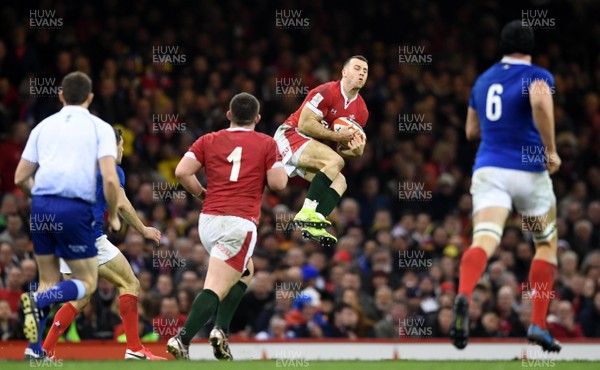 220220 - Wales v France - Guinness Six Nations - Gareth Davies of Wales takes high ball