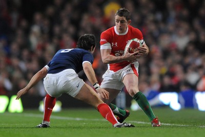 26.02.10 - Wales v France - RBS Six Nations 2010 - Shane Williams of Wales takes on Morgan Parra of France. 
