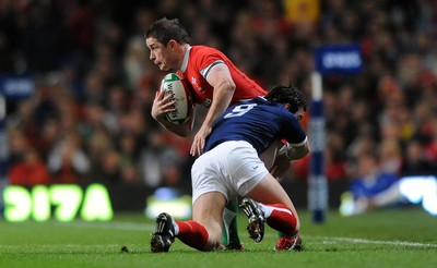26.02.10 - Wales v France - RBS Six Nations 2010 - Shane Williams of Wales takes on Morgan Parra of France. 