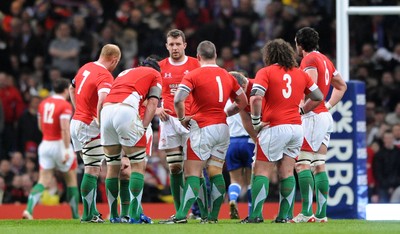 26.02.10 - Wales v France - RBS Six Nations 2010 - Wales players look dejected after a French try. 