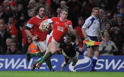 26.02.10 - Wales v France - RBS Six Nations 2010 - Shane Williams of Wales scores try. 