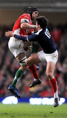 26.02.10 - Wales v France - RBS Six Nations 2010 - Ryan Jones of Wales and Francois Trinh-Duc of France compete for high ball. 