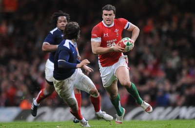 26.02.10 - Wales v France - RBS Six Nations 2010 - Jamie Roberts of Wales gets free. 