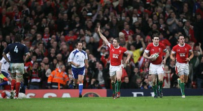 26.02.10 Wales v France... Wales' Shane Williams celebrates his try. 