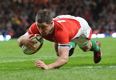 26.02.10 - Six Nations Rugby, Wales v France Wales' Shane Williams scores a try 