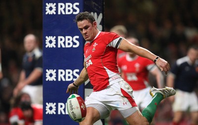 26.02.10 ... Wales v France, RBS 6 Nations 2010 -  Wales' Lee Byrne  