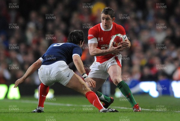 26.02.10 - Wales v France - RBS Six Nations 2010 - Shane Williams of Wales takes on Morgan Parra of France. 