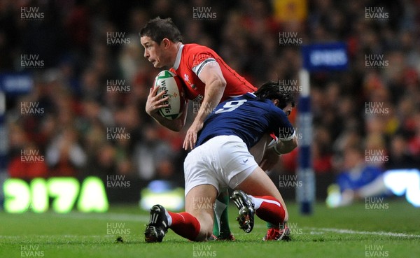26.02.10 - Wales v France - RBS Six Nations 2010 - Shane Williams of Wales takes on Morgan Parra of France. 
