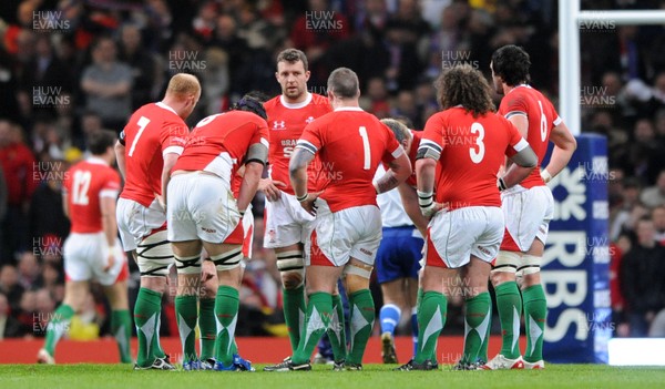 26.02.10 - Wales v France - RBS Six Nations 2010 - Wales players look dejected after a French try. 