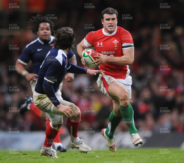 26.02.10 - Wales v France - RBS Six Nations 2010 - Jamie Roberts of Wales gets free. 