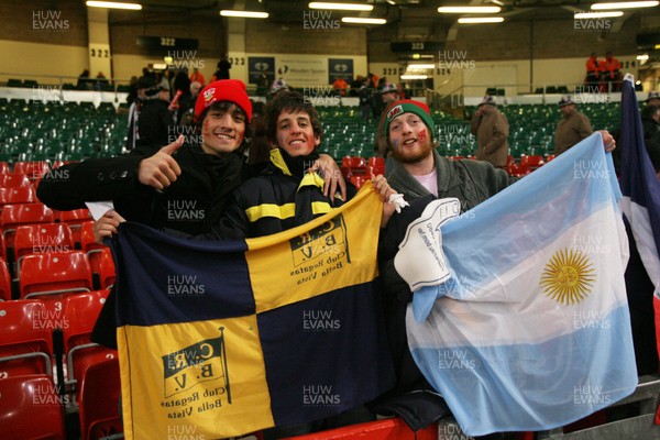26.02.10 Wales v France... Even Argentinian rugby fans made it to the game. 