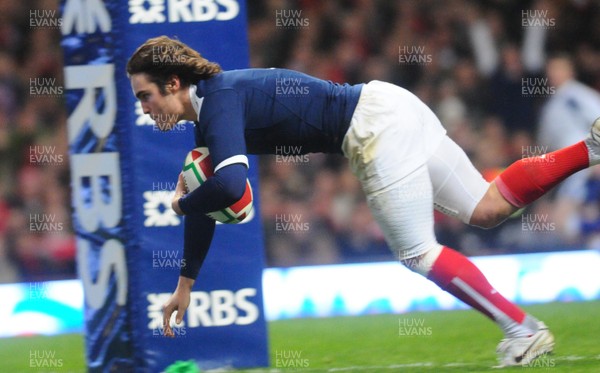 26.02.10 - Six Nations Rugby, Wales v France France's Alexis Palisson  scores a try 