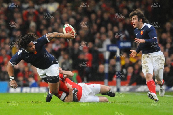 26.02.10 - Six Nations Rugby, Wales v France France's Mathieu Bastareaud passes to France's Alexis Palisson as Wales' Stephen Jones tackles 
