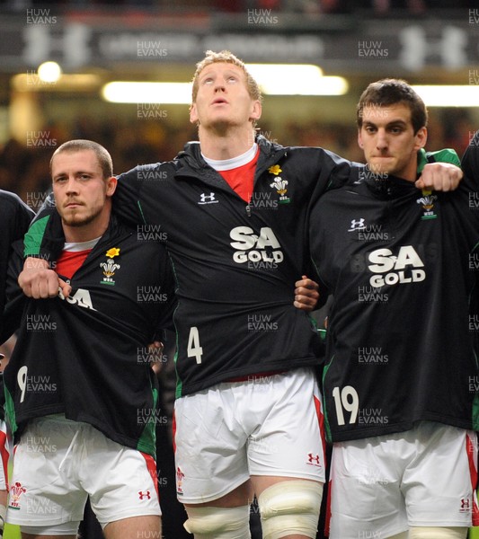 26.02.10 - Six Nations Rugby, Wales v France Wales' Bradley Davies (ctr) during a minutes silence in memory of his mother who died during the build up to this match  