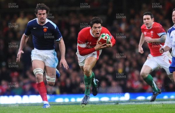26.02.10 - Six Nations Rugby, Wales v France Wales' James Hook breaks 