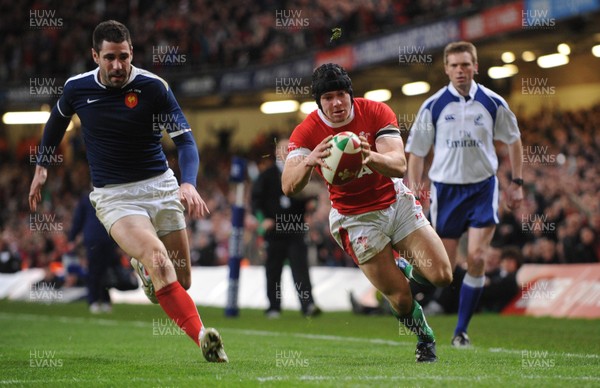 26.02.10 - Six Nations Rugby, Wales v France Wales' Leigh Halfpenny scores try as France's Julien Malzieu looks on 