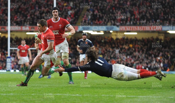 26.02.10 - Six Nations Rugby, Wales v France Wales' Shane Williams beats a challenge from France's Alexis Palisson as he scores a try 