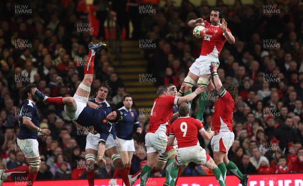26.02.10 ... Wales v France, RBS 6 Nations 2010 -  Wales' Jonathan Thomas takes the lineout ball as France's Julien Bonnaire tries some acrobatics 