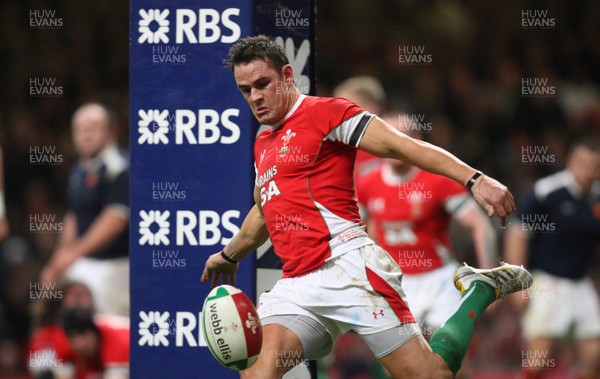 26.02.10 ... Wales v France, RBS 6 Nations 2010 -  Wales' Lee Byrne  