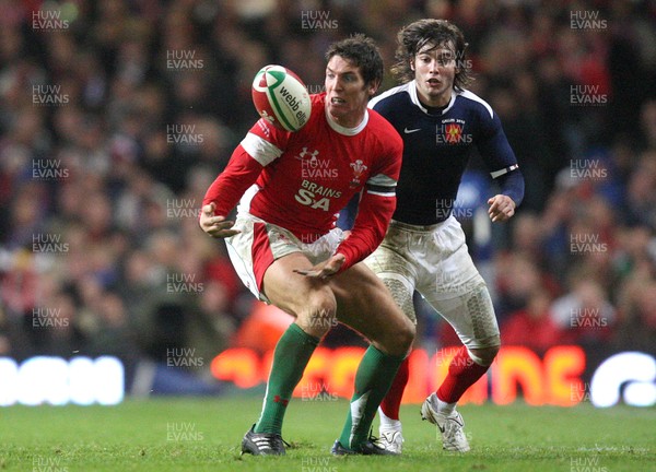 26.02.10 ... Wales v France, RBS 6 Nations 2010 -  Wales' James Hook  