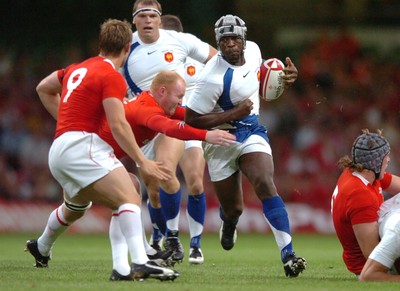 26.08.07 - Wales v France - Invesco Perpetual 2007 Summer Series - France's Serge Betsen is tackled is tackled by Martyn Williams 