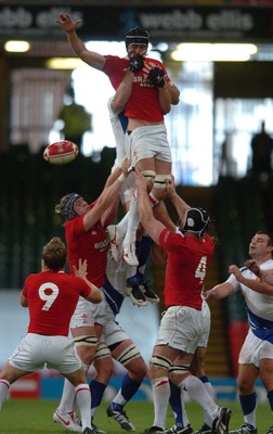 26.08.07 - Wales v France - Invesco Perpetual 2007 Summer Series - Wales' Jonathan Thomas wins line-out ball 