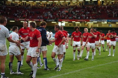 26.08.07 - Wales v France - Invesco Perpetual 2007 Summer Series - The Welsh players leave the field dejected at the end of the game 