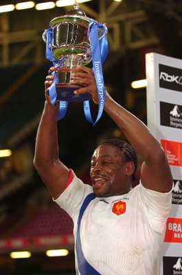 26.08.07 - Wales v France - Invesco Perpetual 2007 Summer Series - France's Serge Betsen with the winners trophy 
