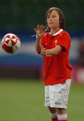 26.08.07 - Wales v France - Invesco Perpetual 2007 Summer Series - Match mascot, Jonathan David Rees 