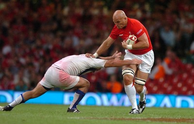 26.08.07 - Wales v France - Invesco Perpetual 2007 Summer Series - Wales' Will James takes on the French defence 