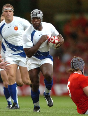 26.08.07 - Wales v France - Invesco Perpetual 2007 Summer Series - France's Serge Betsen 