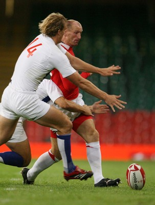 26.08.07  Wales v France... Wales Gareth Thomas tries to kick past Aurelien Rougerie 