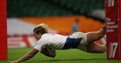 26.08.07  Wales v France... France's Aurelien Rougerie scoring France's third try 
