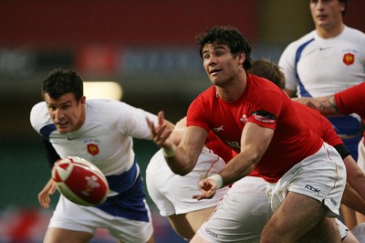 26.08.07  Wales v France... Wales' Mike Phillips releases the backs. 