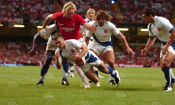 26.08.07 - Wales v France - Invesco Perpetual 2007 Summer Series - France's Pierre Mignoni scores try 