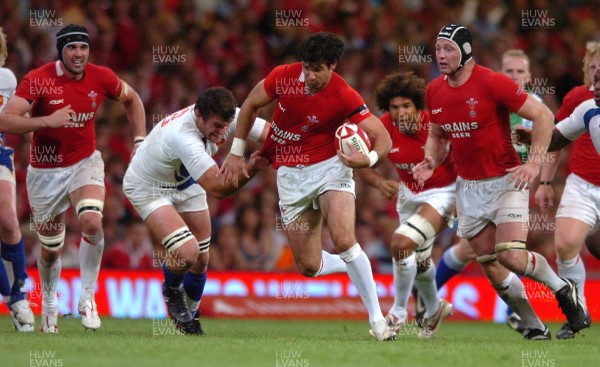 26.08.07 - Wales v France - Invesco Perpetual 2007 Summer Series - Wales' mike Phillips is tackled by France's Fabien Pelous 