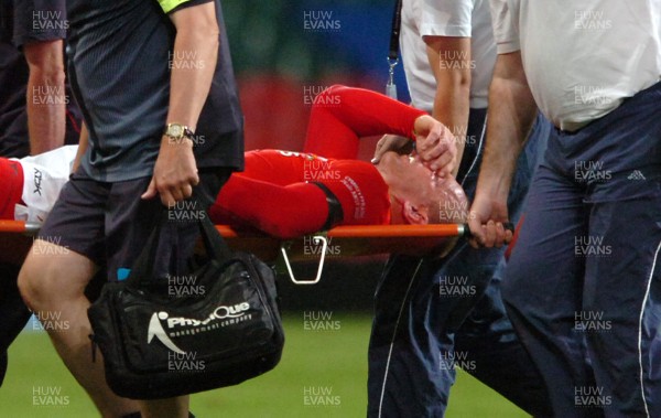 26.08.07 - Wales v France - Invesco Perpetual 2007 Summer Series - Wales' Gareth Thomas is stretchered off 