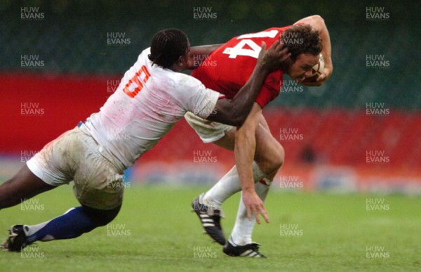 26.08.07 - Wales v France - Invesco Perpetual 2007 Summer Series - Wales' Mark Jones takes on France's Serge Betsen 