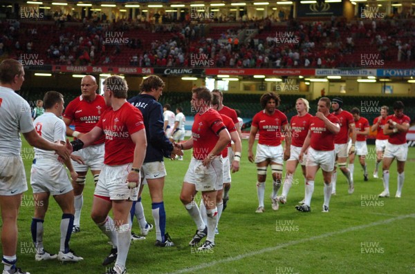 26.08.07 - Wales v France - Invesco Perpetual 2007 Summer Series - The Welsh players leave the field dejected at the end of the game 