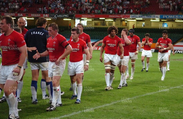 26.08.07 - Wales v France - Invesco Perpetual 2007 Summer Series - The Welsh players leave the field dejected at the end of the game 