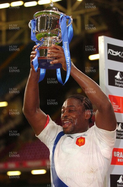26.08.07 - Wales v France - Invesco Perpetual 2007 Summer Series - France's Serge Betsen with the winners trophy 