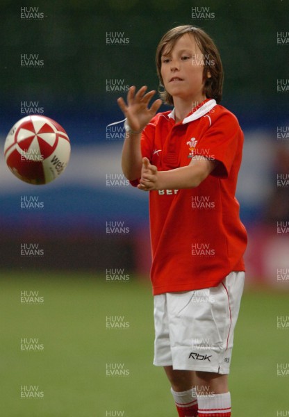 26.08.07 - Wales v France - Invesco Perpetual 2007 Summer Series - Match mascot, Jonathan David Rees 