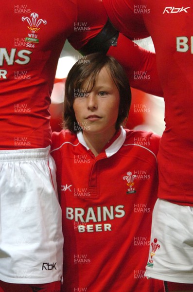 26.08.07 - Wales v France - Invesco Perpetual 2007 Summer Series - Match mascot, Jonathan David Rees 