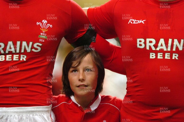 26.08.07 - Wales v France - Invesco Perpetual 2007 Summer Series - Match mascot, Jonathan David Rees 