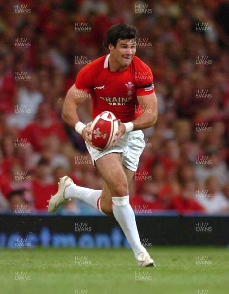 26.08.07 - Wales v France - Invesco Perpetual 2007 Summer Series - Wales' Mike Phillips 