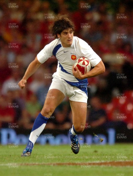 26.08.07 - Wales v France - Invesco Perpetual 2007 Summer Series - France's Yannick Jauzion 