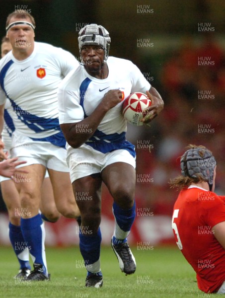 26.08.07 - Wales v France - Invesco Perpetual 2007 Summer Series - France's Serge Betsen 