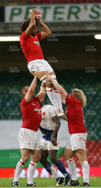 26.08.07  Wales v France... Wales' Colin Charvis wins lineout ball. 