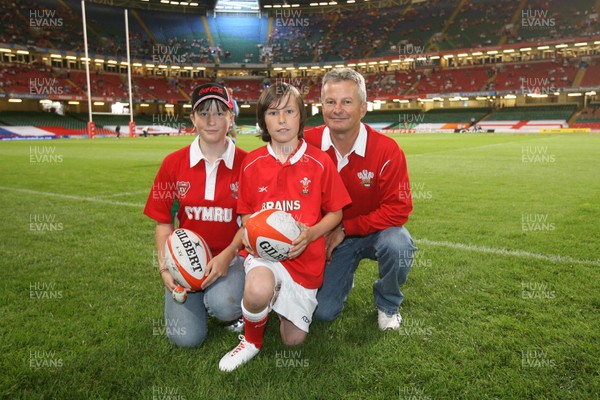 26.08.07  Wales v France... Mascot Jonathan David Rees with family 